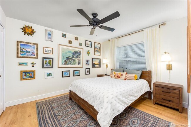 Building Photo - 533 SE Ocean Spray Terrace