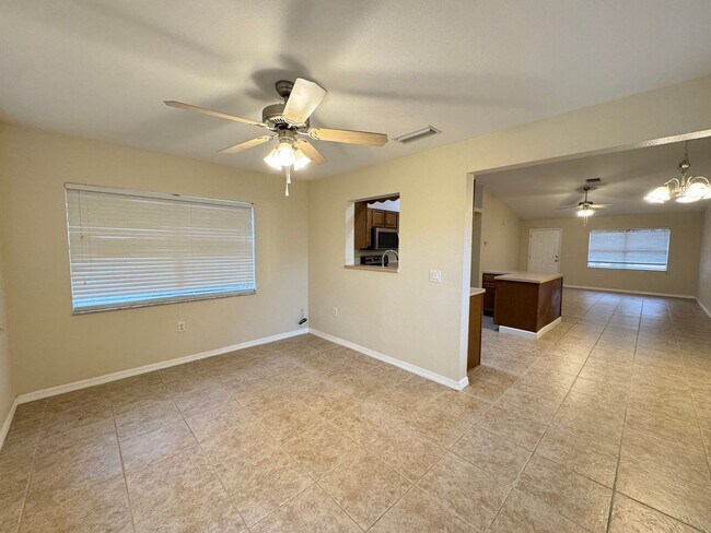 Building Photo - Lovely, Spacious 2 Bedroom, 2 Bathroom Home in Sebring!!