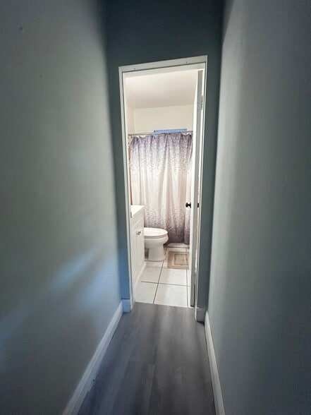 Building Photo - 927 SW 71st Ct