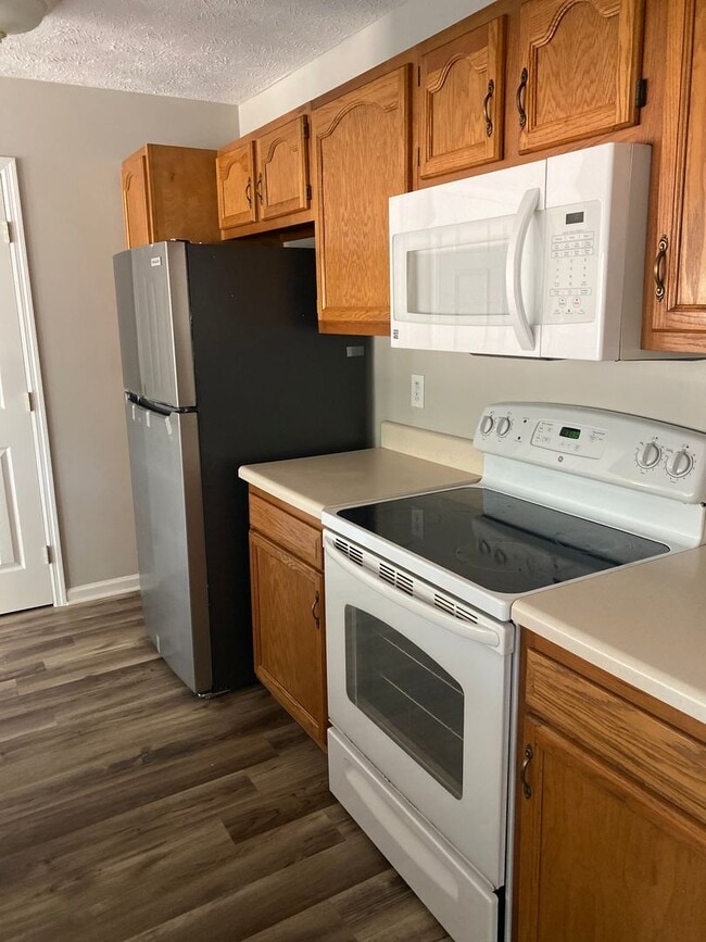 Building Photo - Carolina Lakes!!