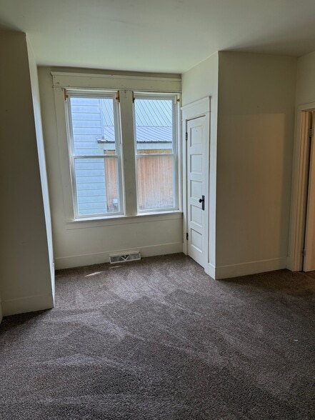 Building Photo - 100 Brook St