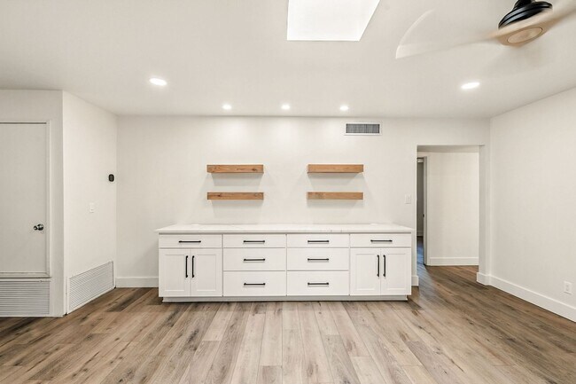 Building Photo - Beautiful 3 bed, 2 bath w/ bonus Room, loc...
