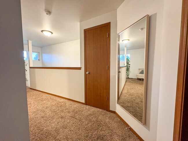 Building Photo - 16522 Mimosa Ct SE