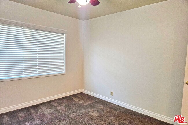 Building Photo - 9966 Glencrest Cir