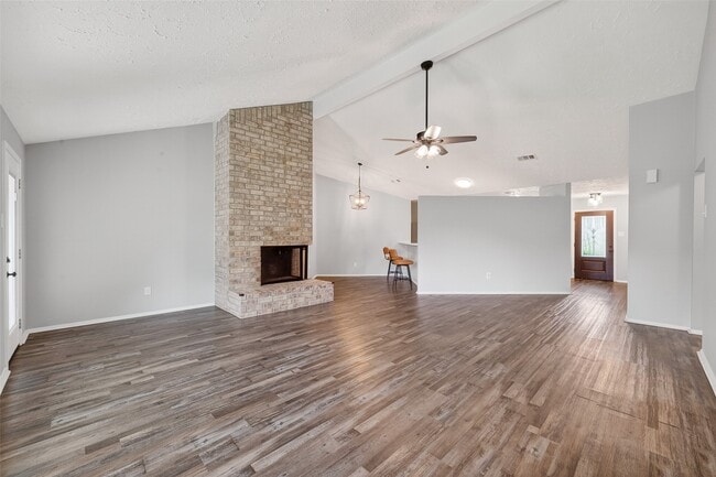 Building Photo - 15806 Pfeiffer Dr