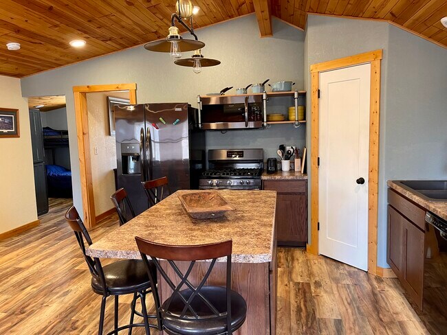 Building Photo - 2154 Twin Springs Rd