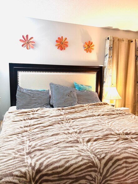 Building Photo - 1504 Englewood Ct