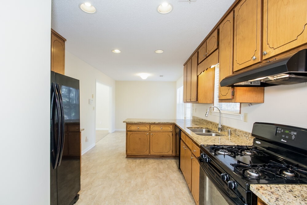 Building Photo - 408 Streamview Ln