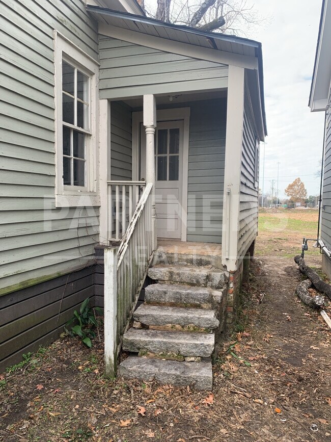 Building Photo - 121 Hanrick St