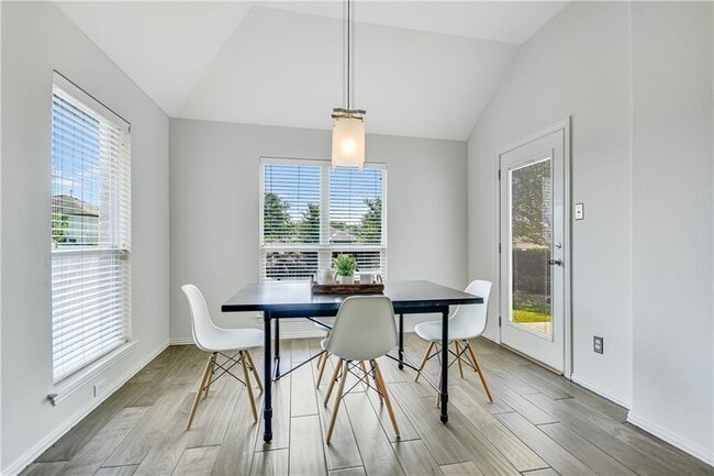 Building Photo - 1309 Bull Horn Loop