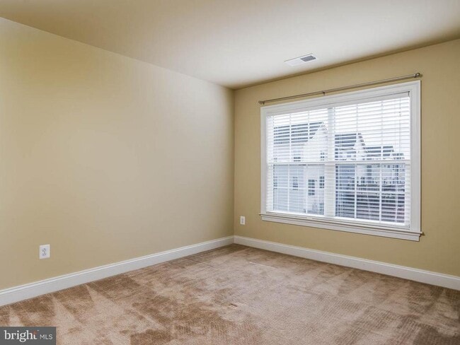 Building Photo - 220 Centennial Dr