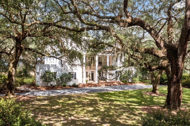 Building Photo - Gorgeous Furnished Estate on the Ashley River