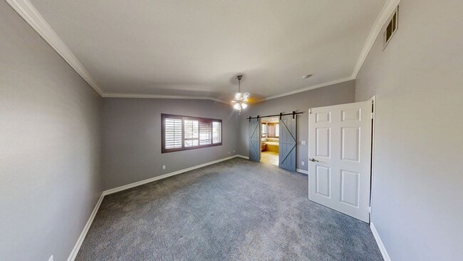 Building Photo - Beautiful 2 story 4 bed/2.5 bath Home in Y...