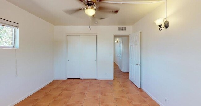 Building Photo - For Rent