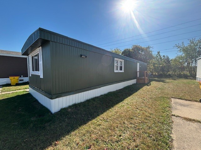 Building Photo - 831 N Pontiac Trail