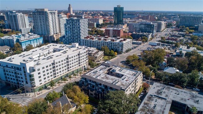 Building Photo - 1812 West Ave