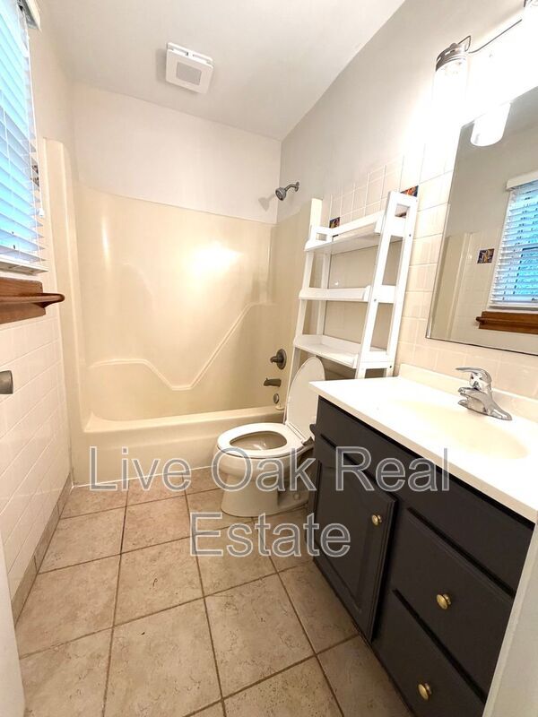 Building Photo - 4490 Lookout Rd