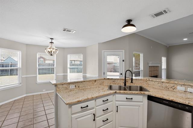 Building Photo - 402 Taos Ct E