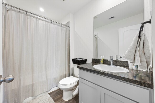 Building Photo - 5455 Desert Gln Dr