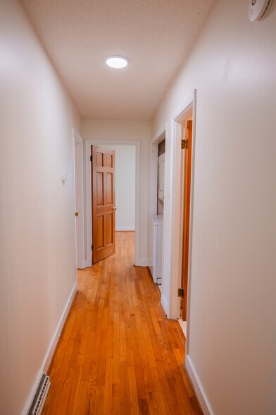 Building Photo - 120 Brooks St