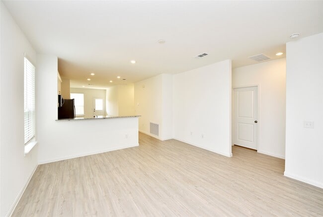 Building Photo - 26386 Cedar Sedge Dr