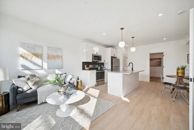 Building Photo - 1643 N 2nd St