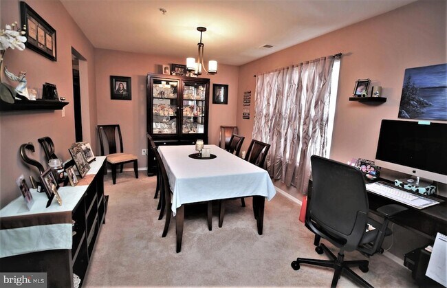 Building Photo - 1303 Blossom Cir