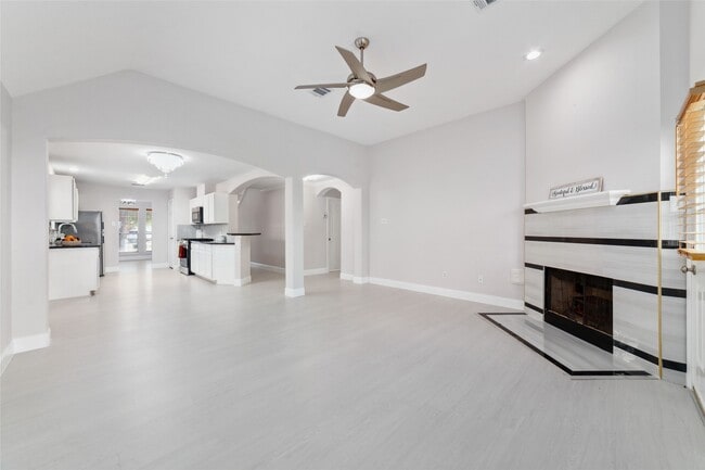 Building Photo - 8330 Malin Ct