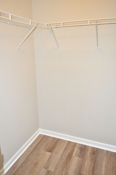 Bedroom 2 walk-in closet - 203 Hawkridge Pl