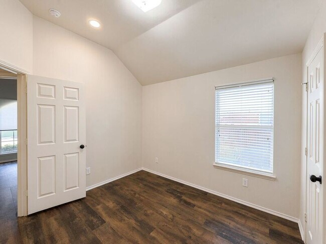 Building Photo - 9903 Presthope Dr