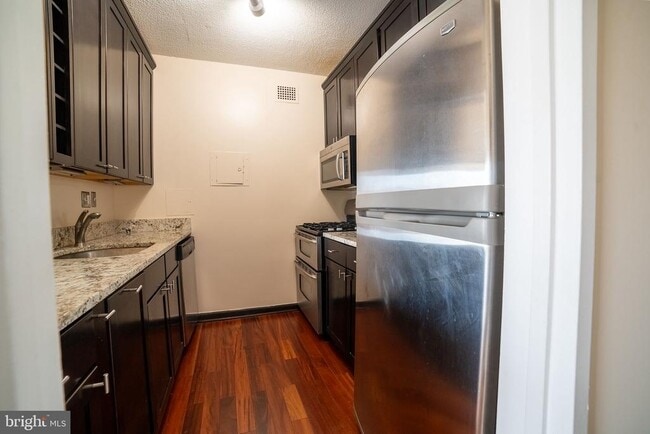 Building Photo - 4141 Henderson Rd