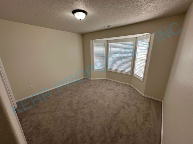 Building Photo - Spacious 4-Bed Oasis with 2.5 Baths in Cla...