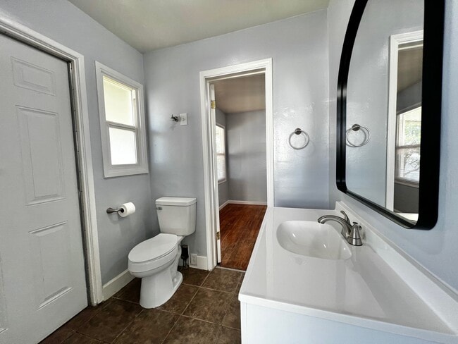 Building Photo - 214 Faber St