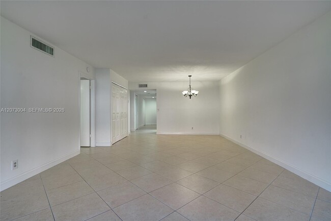 Building Photo - 231 Lakeview Dr