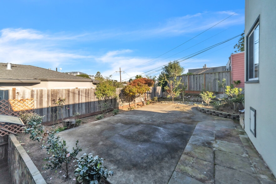 Building Photo - 80 Corona St