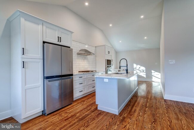 Building Photo - 308 Lenox Rd