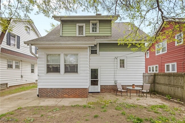 Building Photo - 2580 Whitelaw St