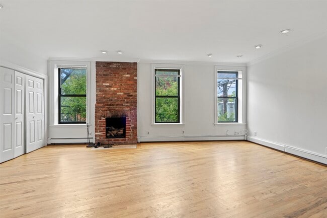 Building Photo - 163 14th St