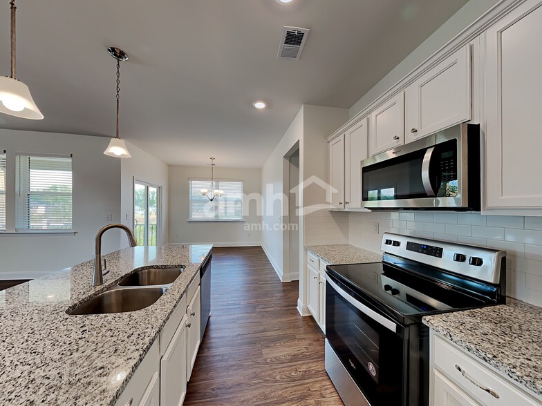 Building Photo - 5160 Smithbriar Dr
