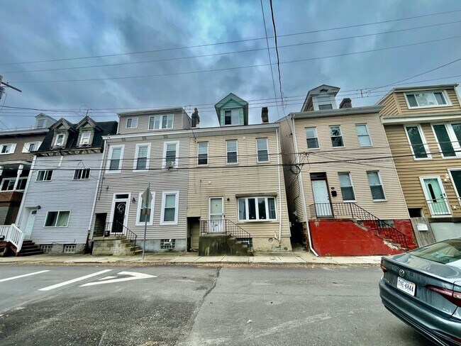 Primary Photo - 3 Bed 1.5 Bath- Southside Pittsburgh PA
