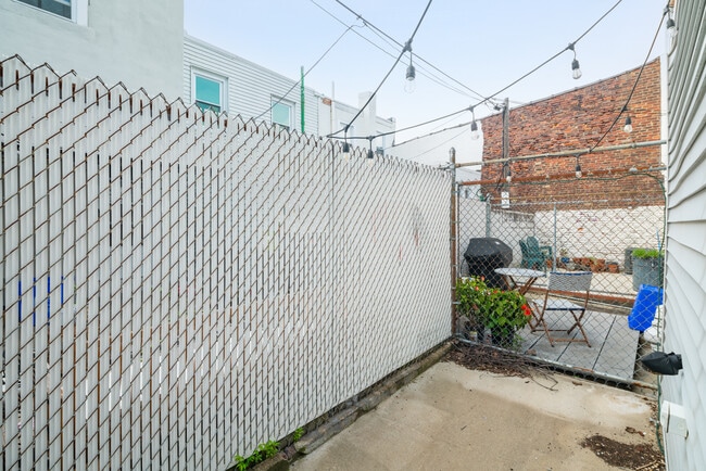 Building Photo - 2223 Taggert St