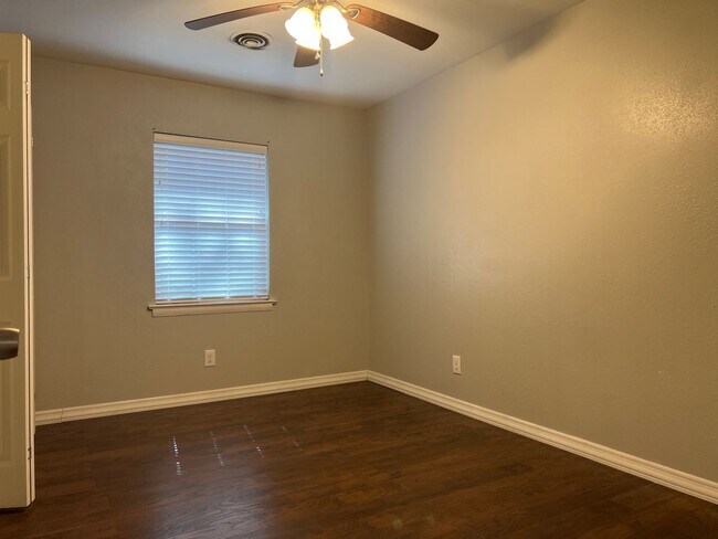 Building Photo - 1518 S Taylor St