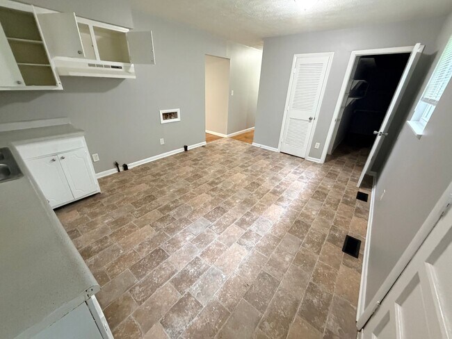 Building Photo - 1838 Balfour Dr