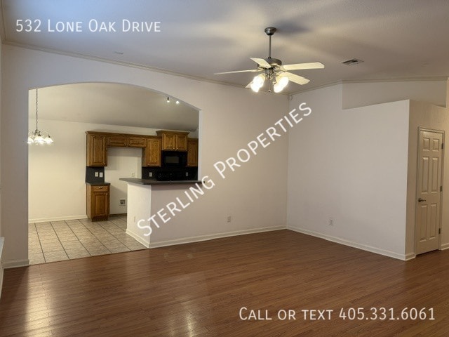 Building Photo - 532 Lone Oak Dr