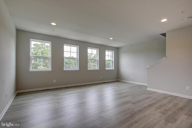 Building Photo - 14217 Travilah Rd