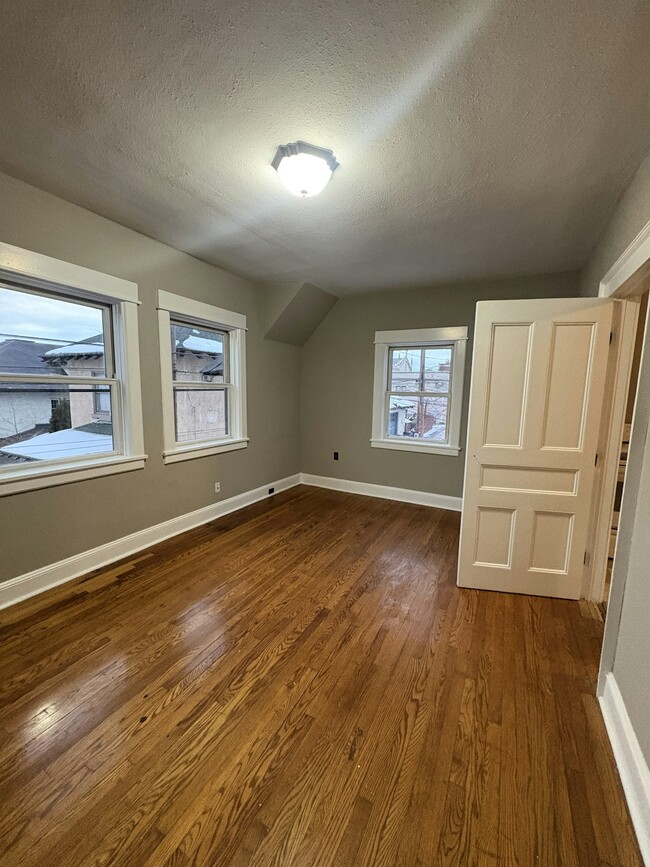 Building Photo - 509 Monroe Ave