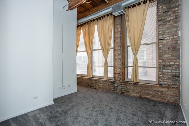 Building Photo - 550 W Harrison St