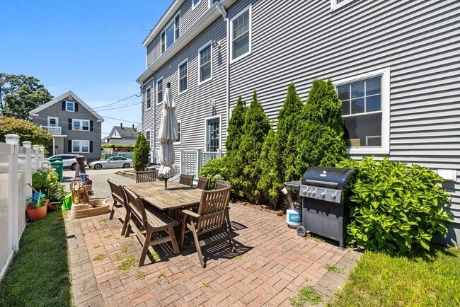 Building Photo - 12 Revere Pl