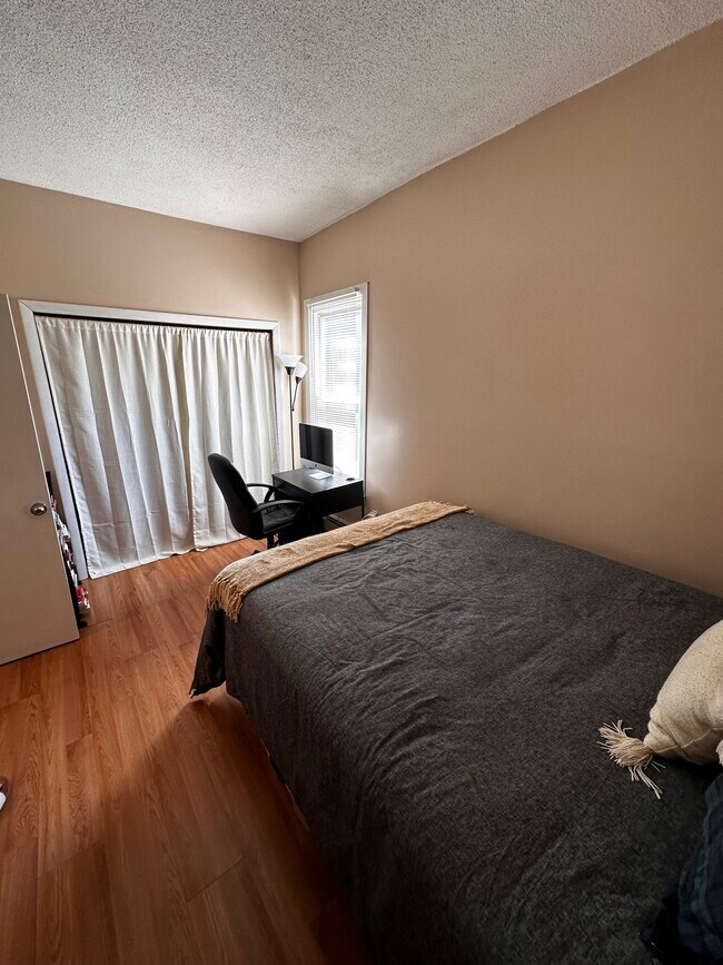 Building Photo - 853 Townsend Ave