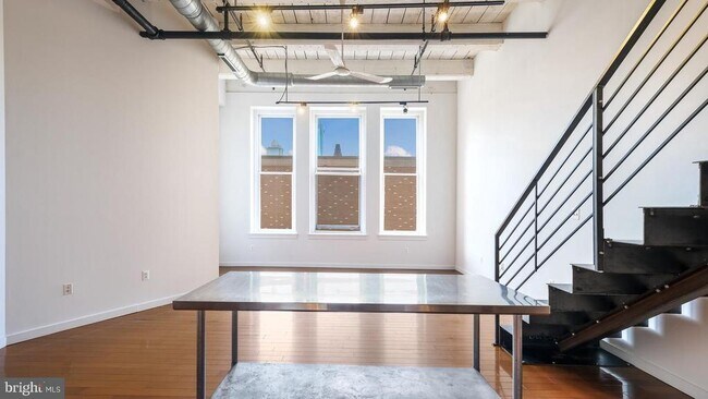 Primary Photo - 1027 Arch St
